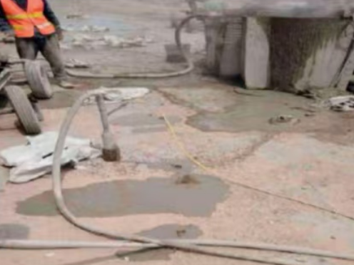 惠安水泥混凝土路面板底注浆技术 路面脱空注浆整治方案